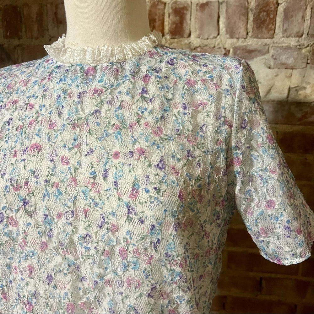Vintage Floral Lace Blouse/Top with Ruffle Lace Neck -Size 8 Medium -TP54 - Picture 2 of 8
